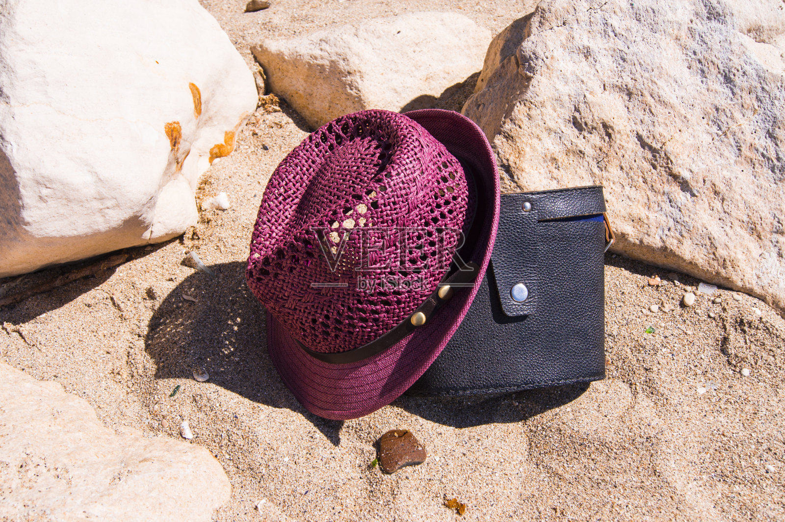 在沙滩上漫步照片摄影图片