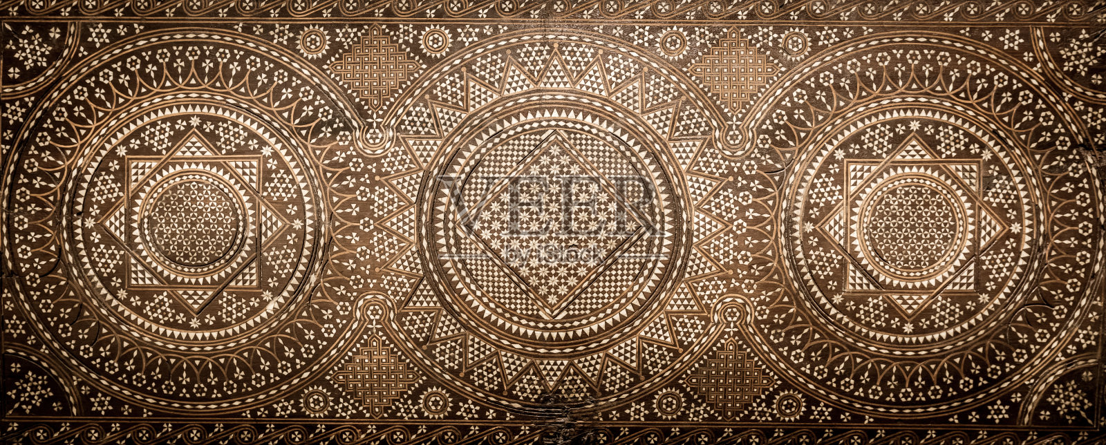 一种15世纪意大利家具上的木制装饰艺术。复古和哥特式背景。照片摄影图片