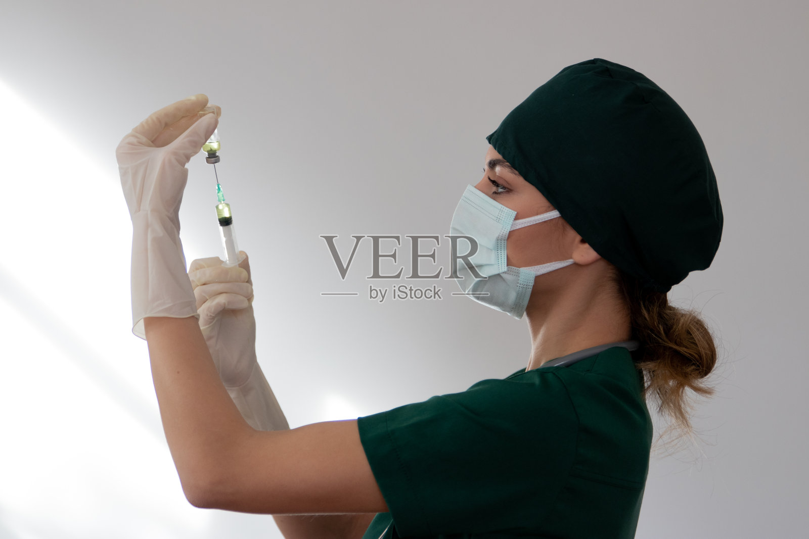 女医生或护士接种疫苗的肖像照片摄影图片