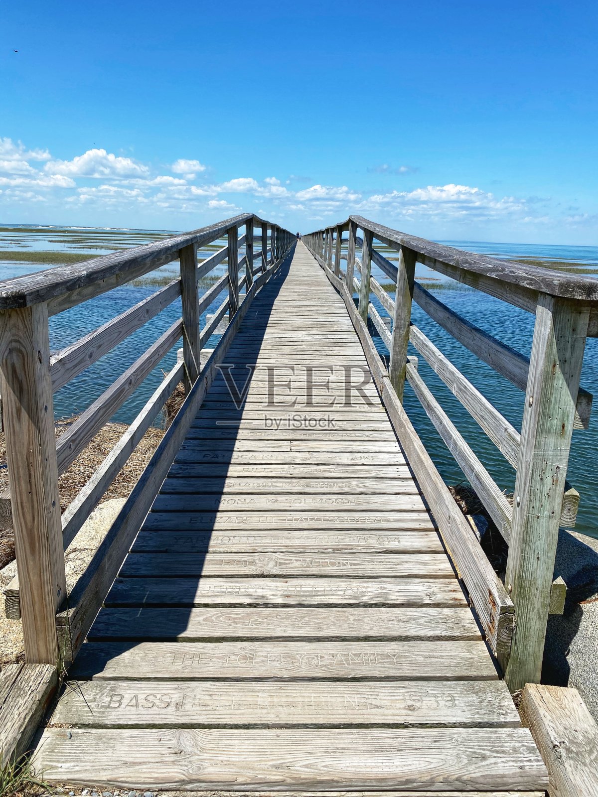 科德角灰海滩上的桥照片摄影图片