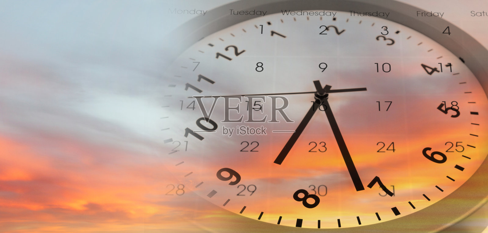 天空中的时钟和日历照片摄影图片