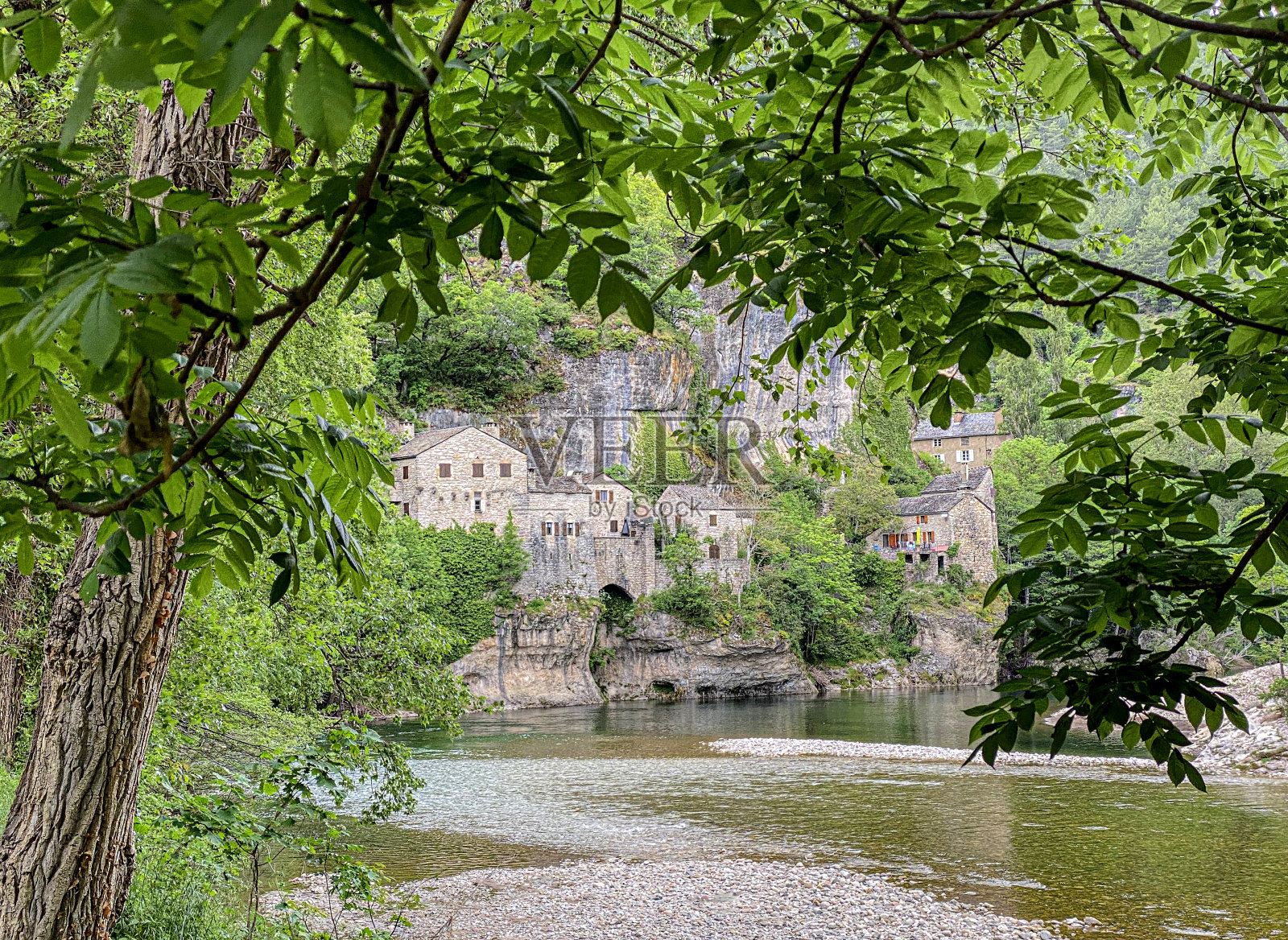 位于法国塔恩峡谷的一个法国小村庄照片摄影图片