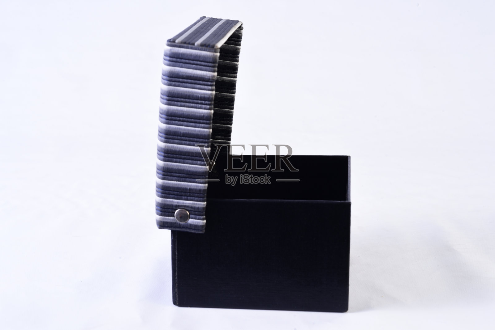 装饰珠宝礼品盒孤立侧视图上的白色背景。照片摄影图片