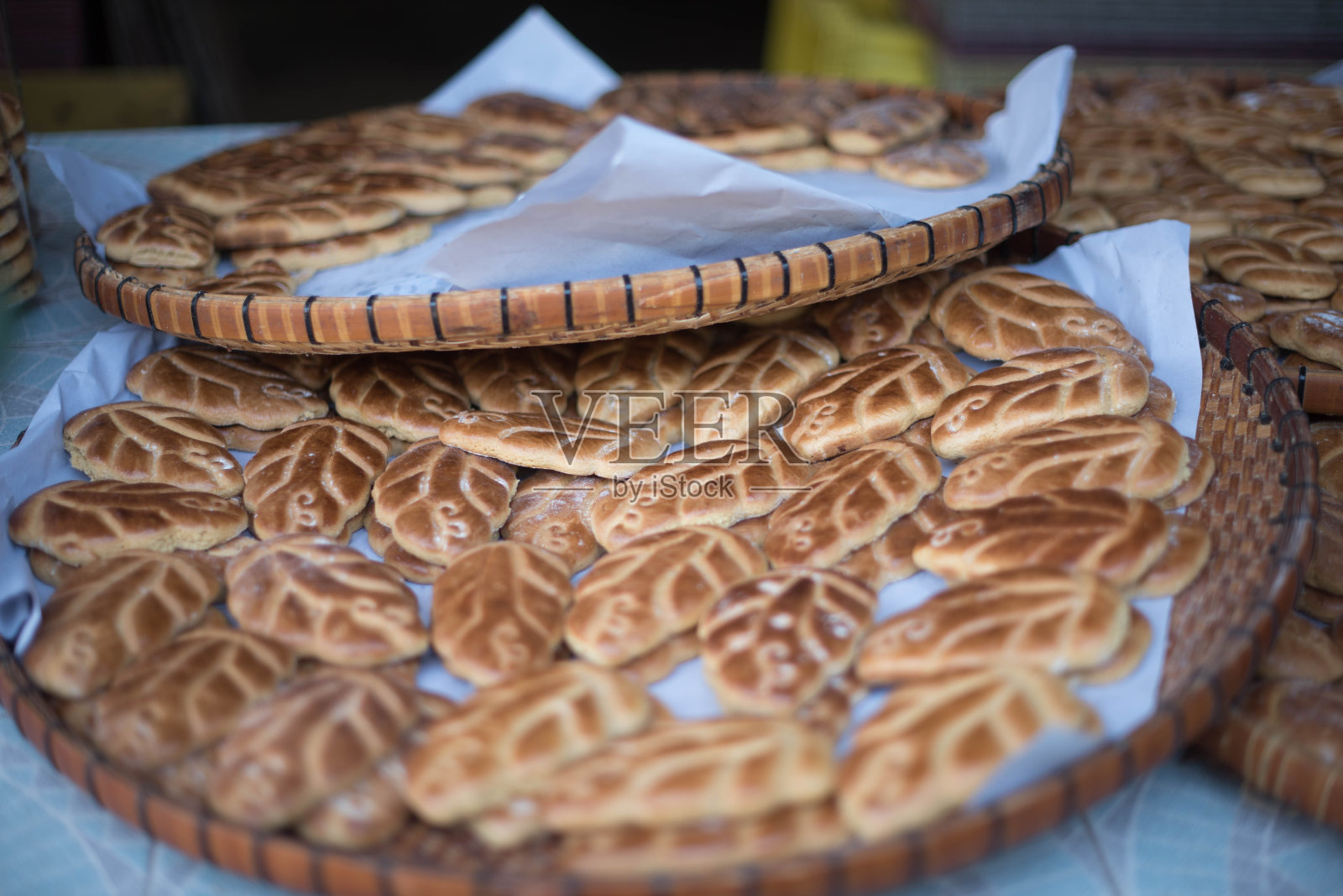 花塔河市场出售的传统叶形点心照片摄影图片