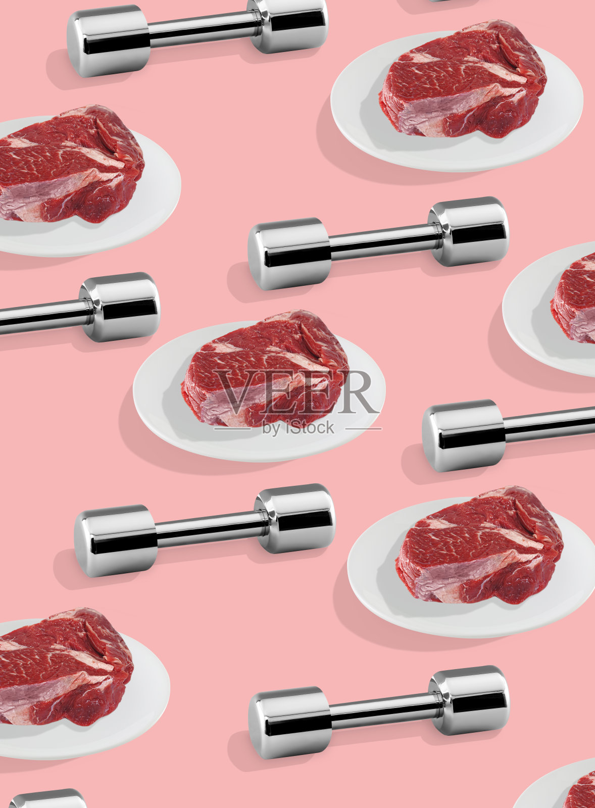 哑铃和生牛排照片摄影图片