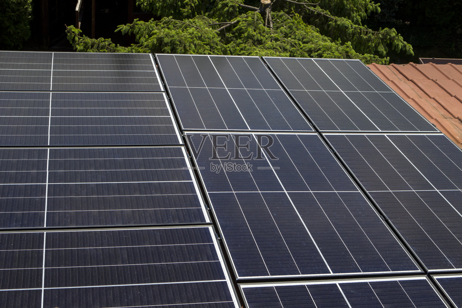 光伏——来自太阳的绿色能源照片摄影图片