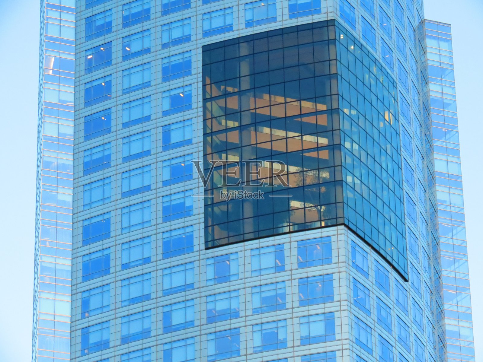 摩天大楼-玻璃建筑。公司大楼。照片摄影图片