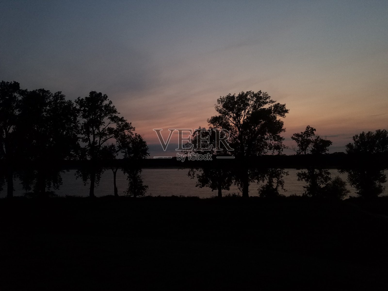 黄昏的密西西比河照片摄影图片