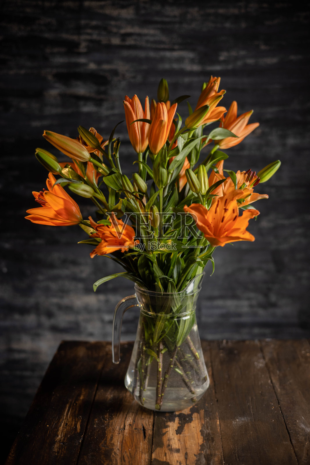 静物之美:鲜橙百合照片摄影图片