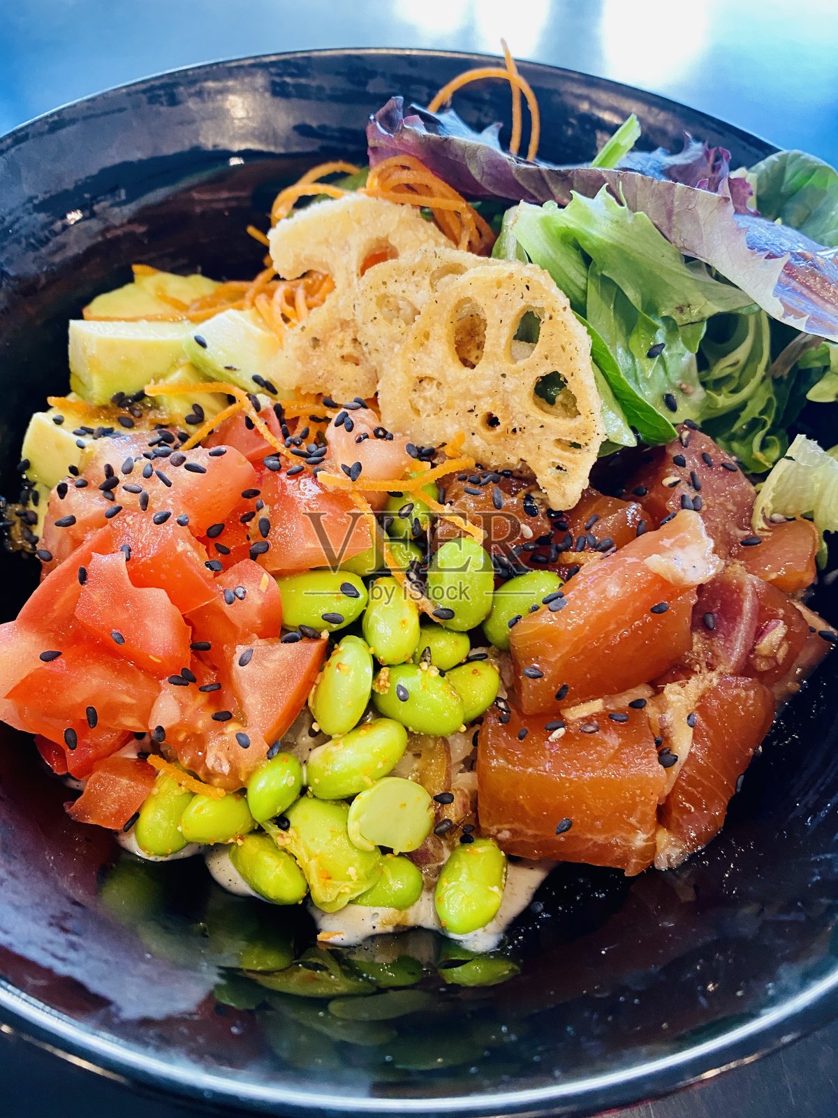 生三文鱼戳碗照片摄影图片