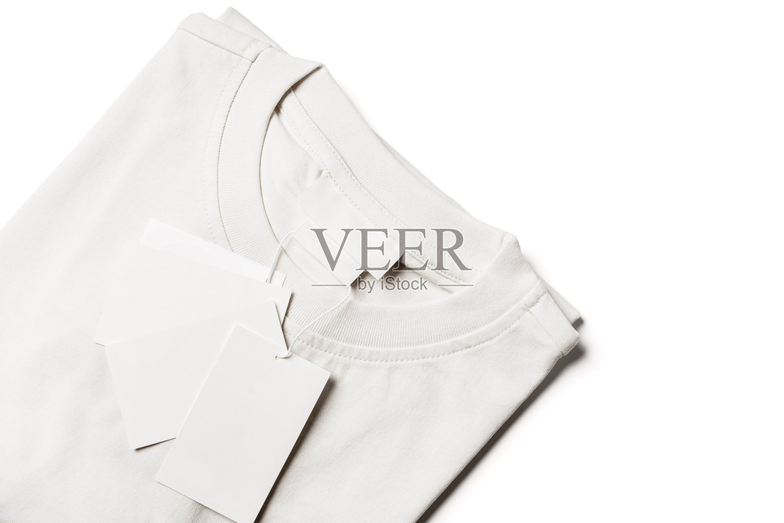 白色背景空白纸标签的t恤照片摄影图片