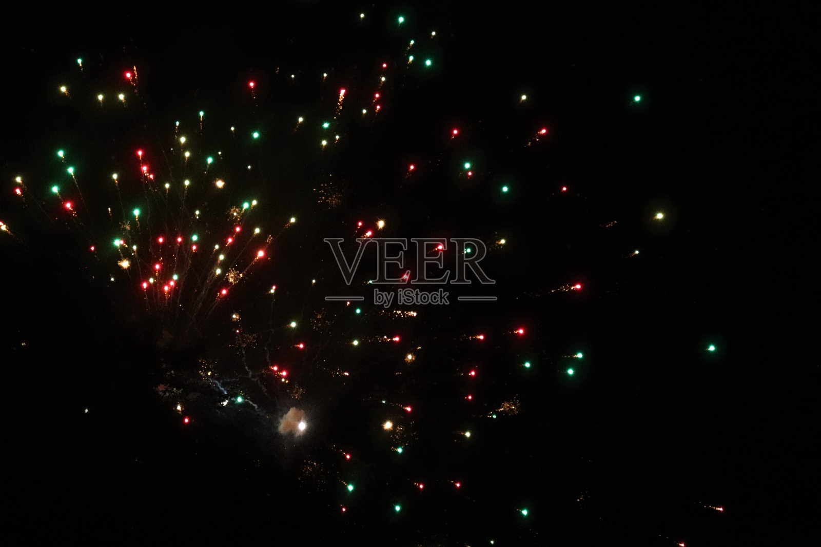 烟花在空中照片摄影图片