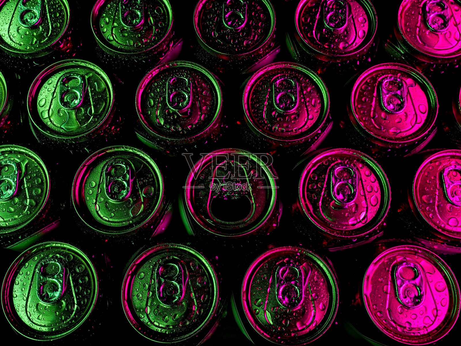 湿啤酒可以顶部彩色照明使用光绘画技术照片摄影图片