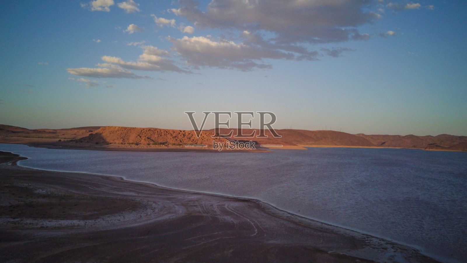 沙漠对天全景照片摄影图片