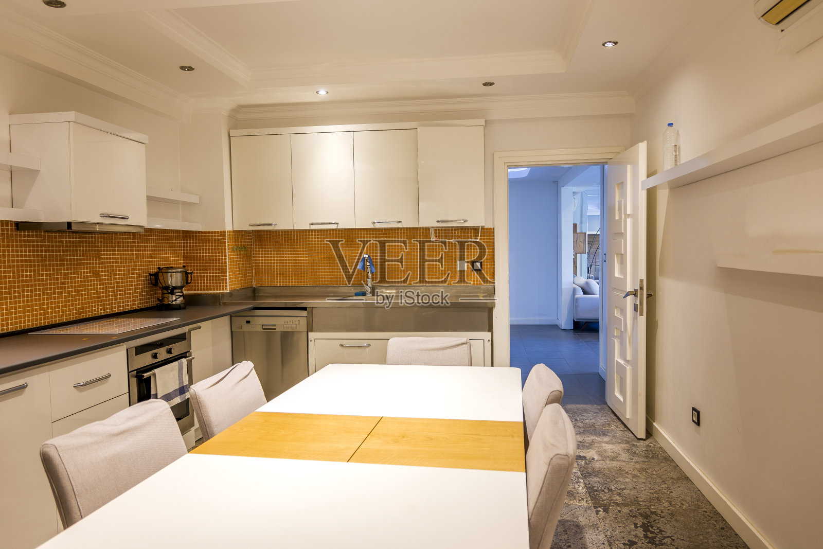 现代豪华家居的新厨房照片摄影图片