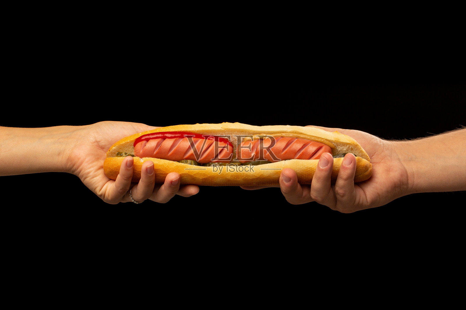 新鲜热狗,白面包烤香肠照片摄影图片