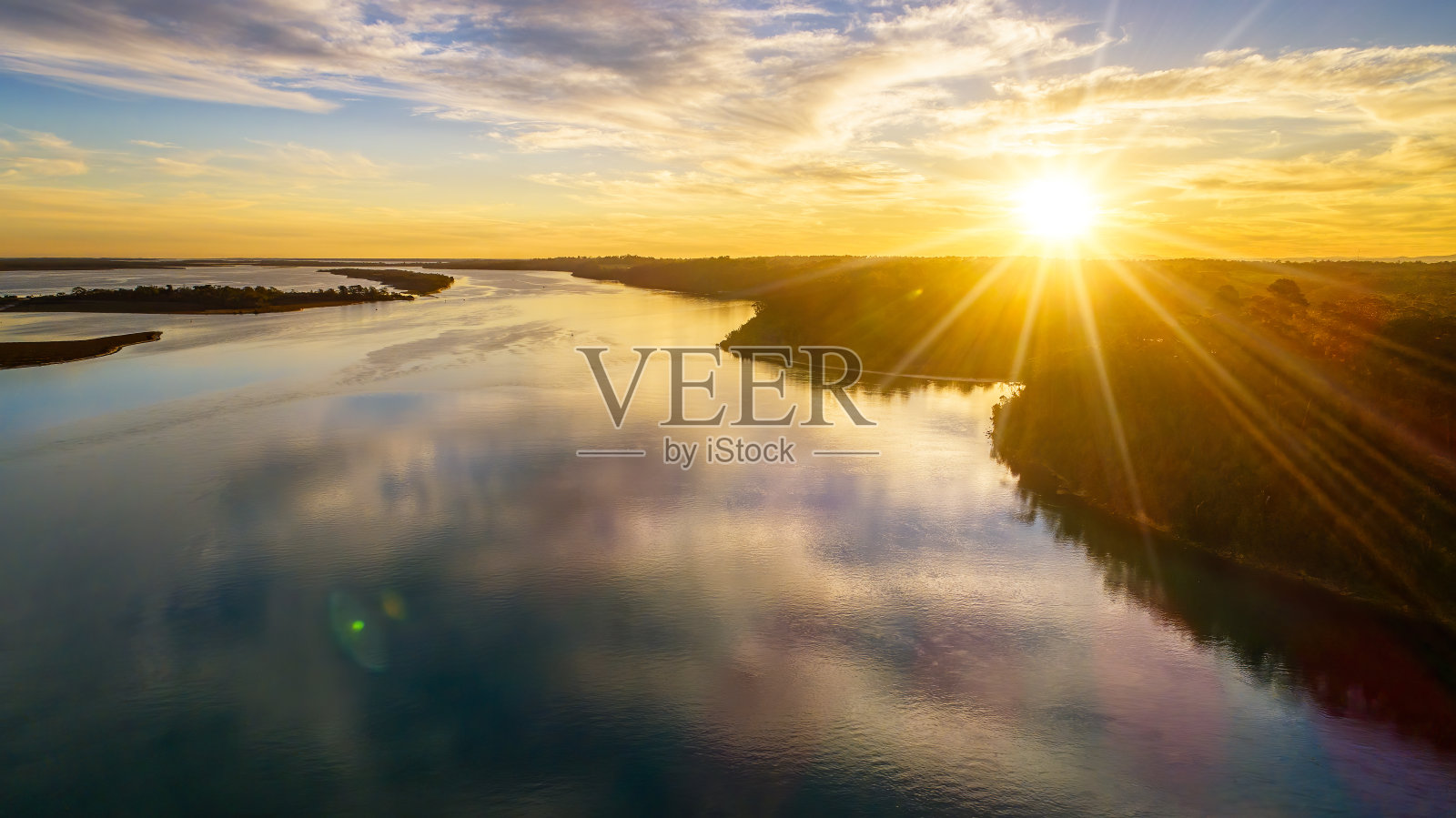 黄昏时分的湖泊入口照片摄影图片