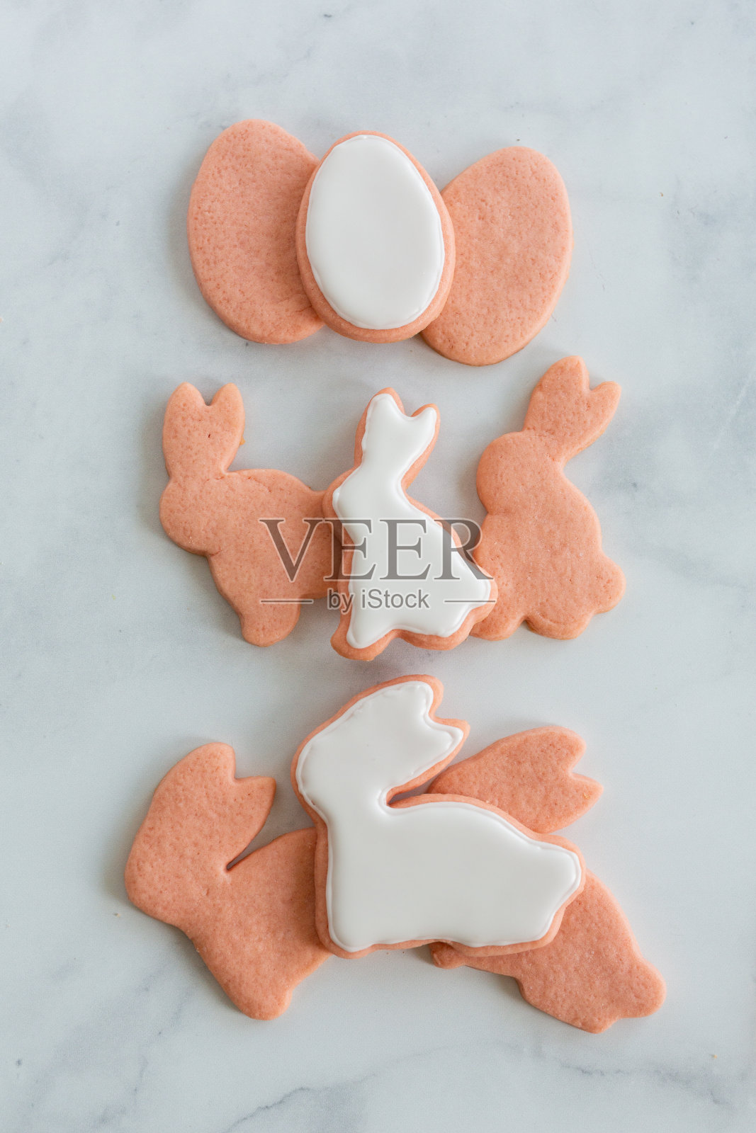 粉色复活节形状的糖霜糖饼干照片摄影图片