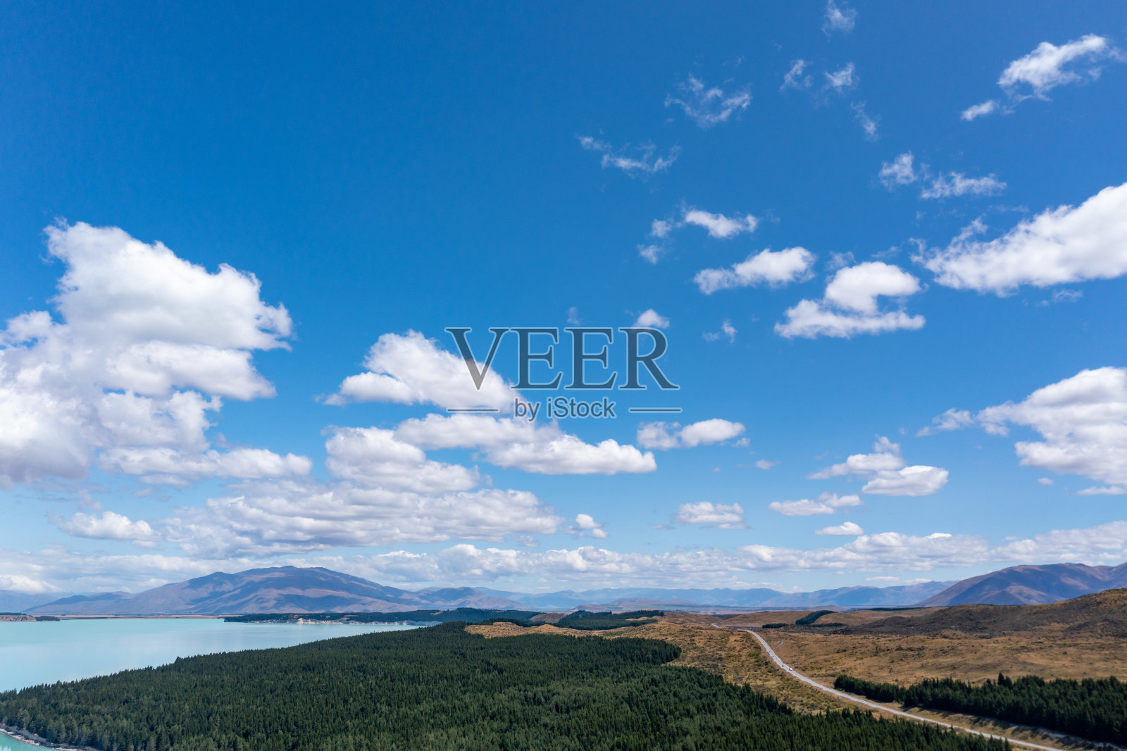 普卡基湖和南阿尔卑斯山,库克山路,本奥豪,新西兰80号州公路照片摄影图片