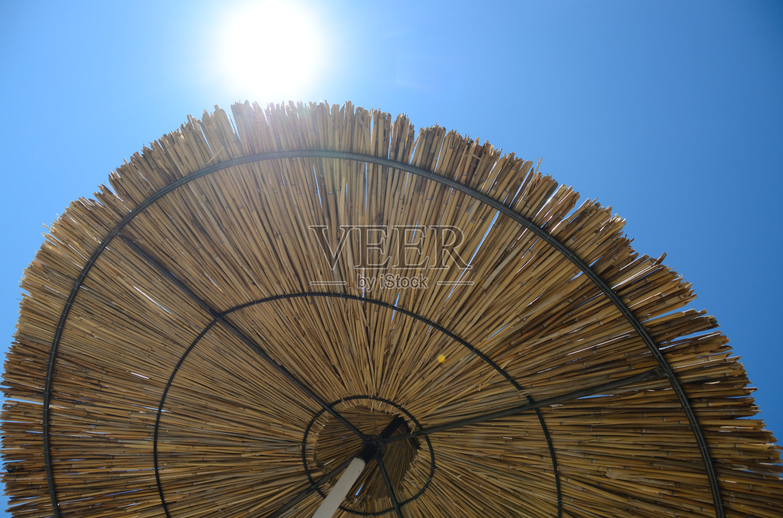 暑假-雨伞在土耳其的海滩照片摄影图片
