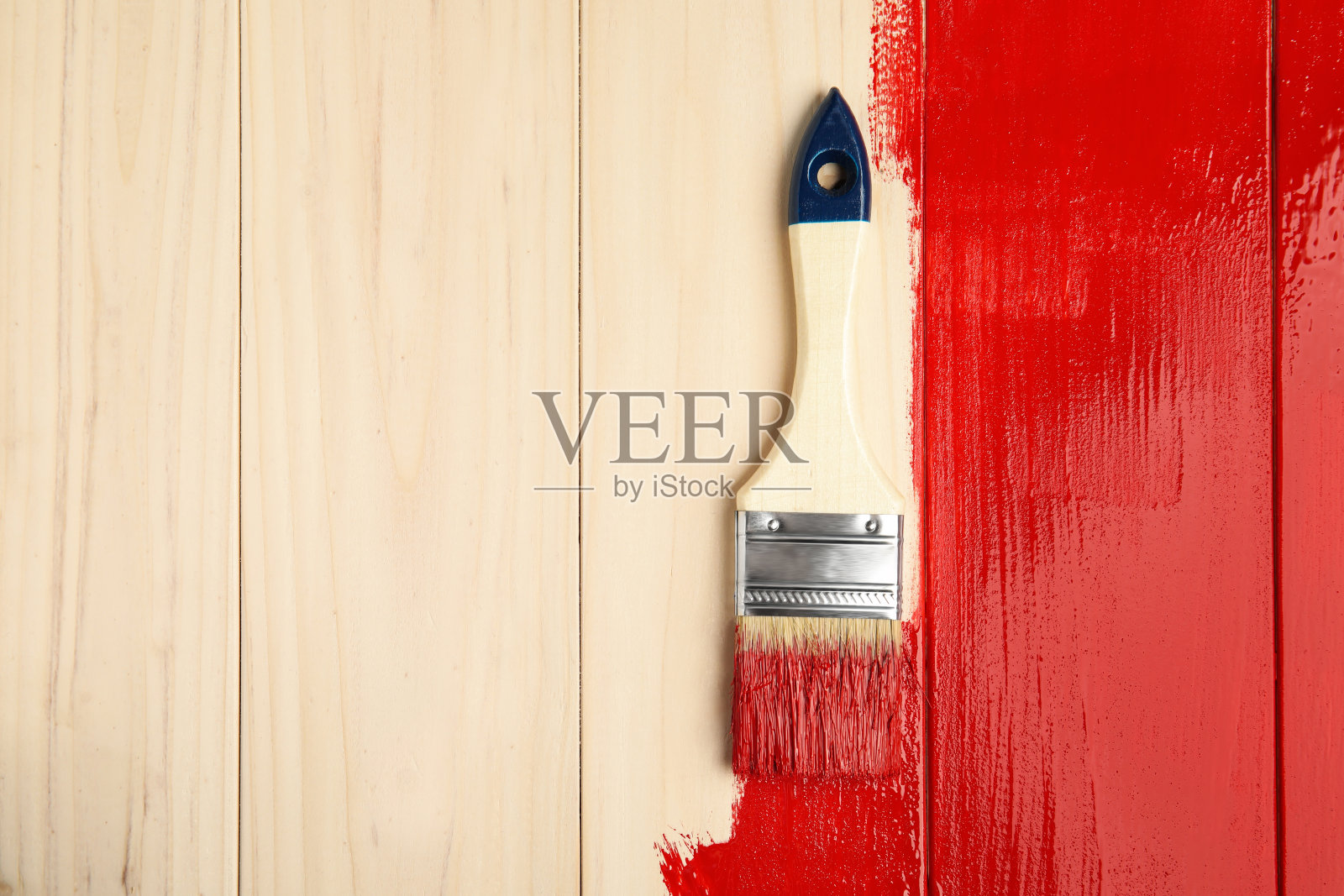 刷上红色漆木表面,俯视图。空间的文本照片摄影图片