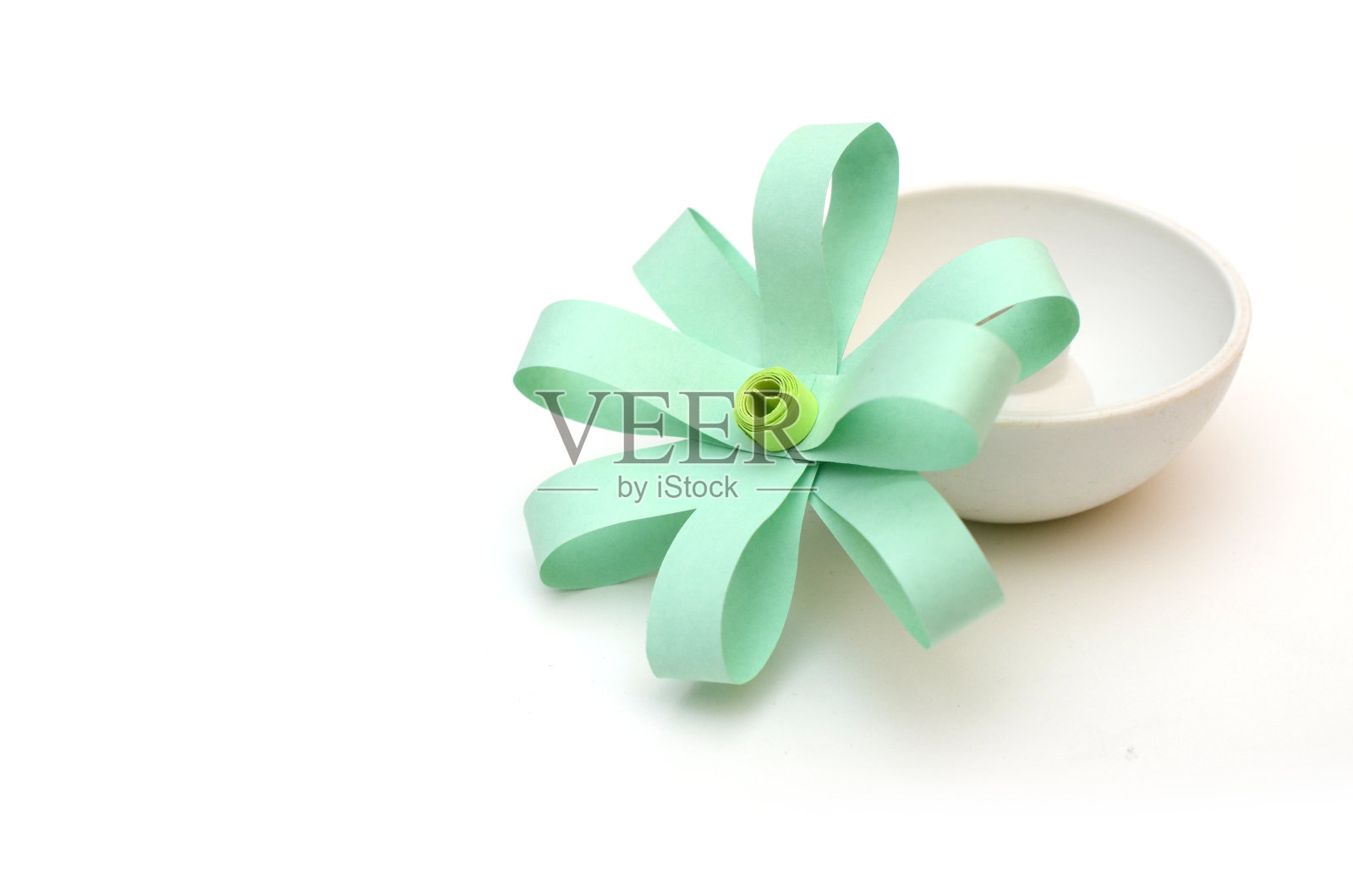 绿色纸折纸花在白色照片摄影图片