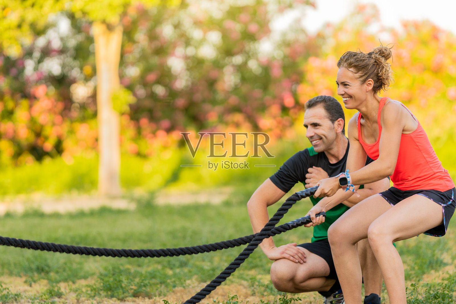 使用战斗绳索的女强人照片摄影图片