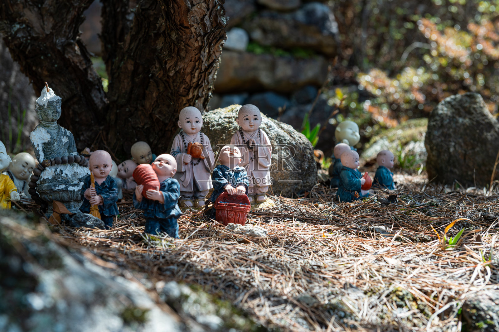 小和尚娃娃照片摄影图片