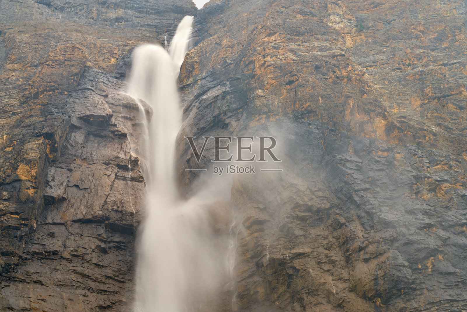 高kakkaw瀑布顶端Yoho国家公园照片摄影图片