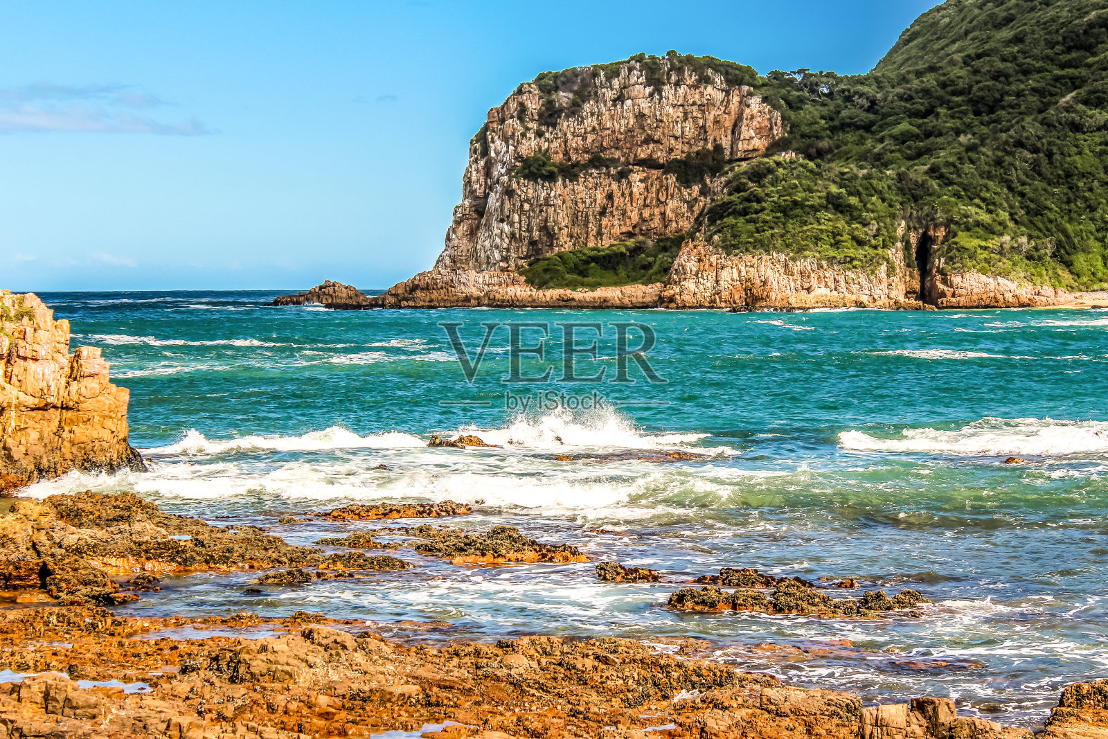 美丽的岩石Knysna在南非西开普省的花园路线海滩,泻湖与大海相遇照片摄影图片