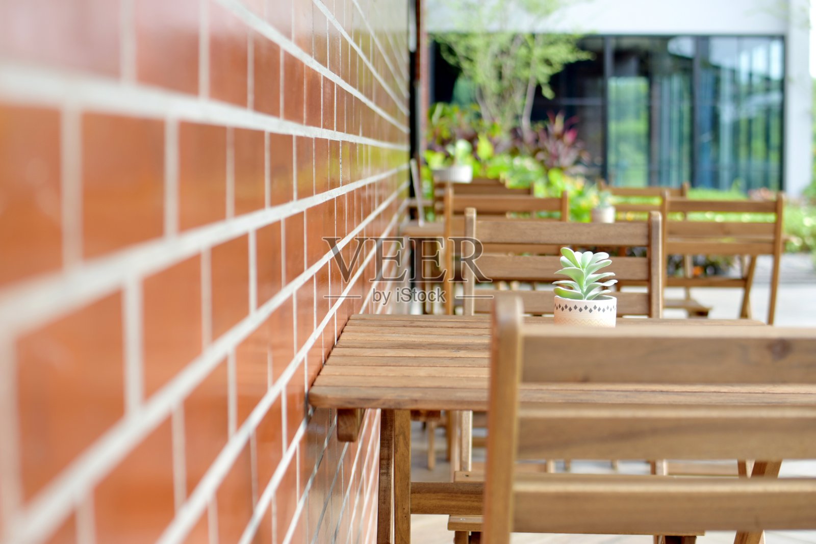 咖啡厅和餐厅设计现代阁楼,砖墙。照片摄影图片