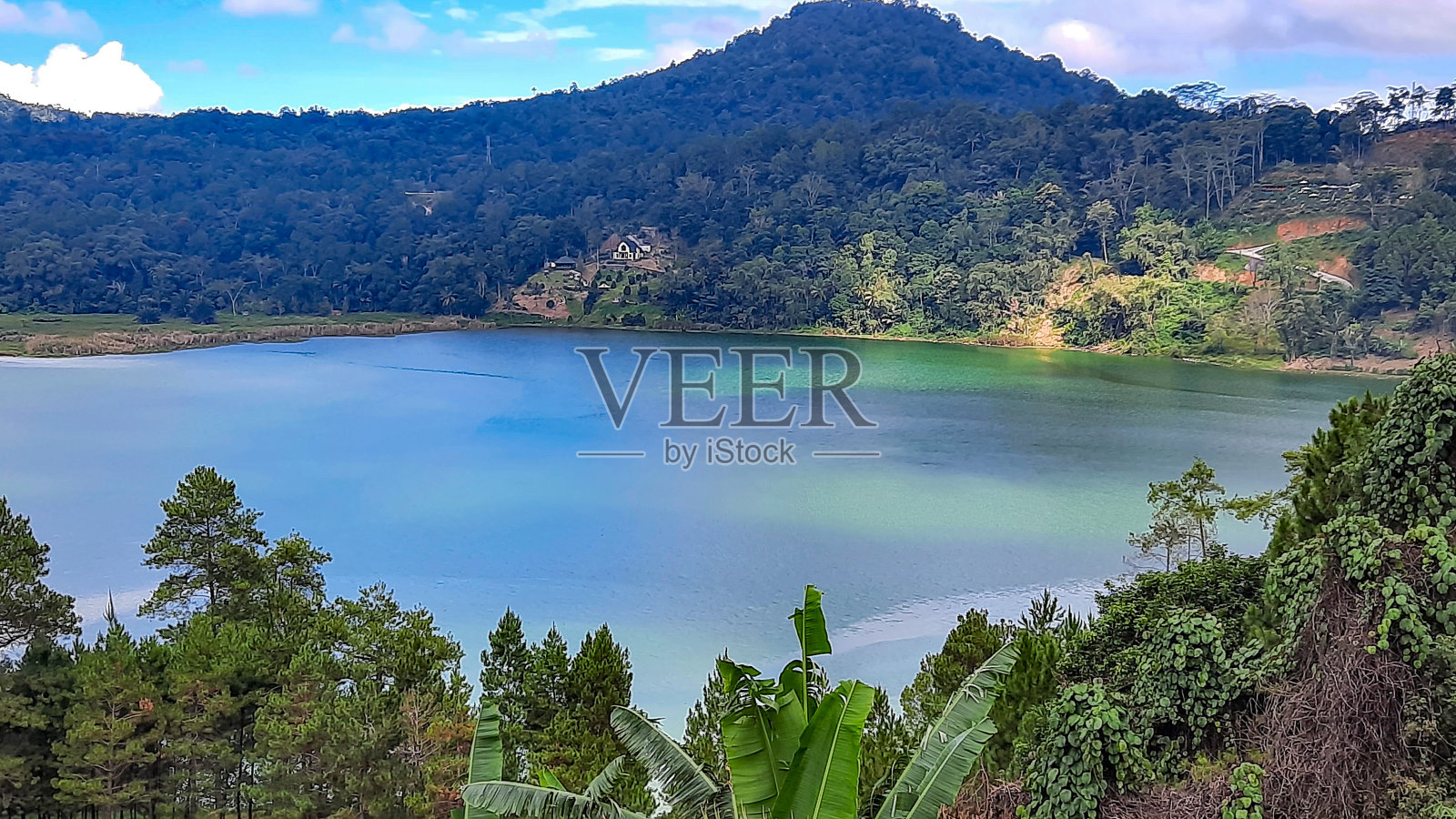 利诺湖的景色令人心旷神怡照片摄影图片