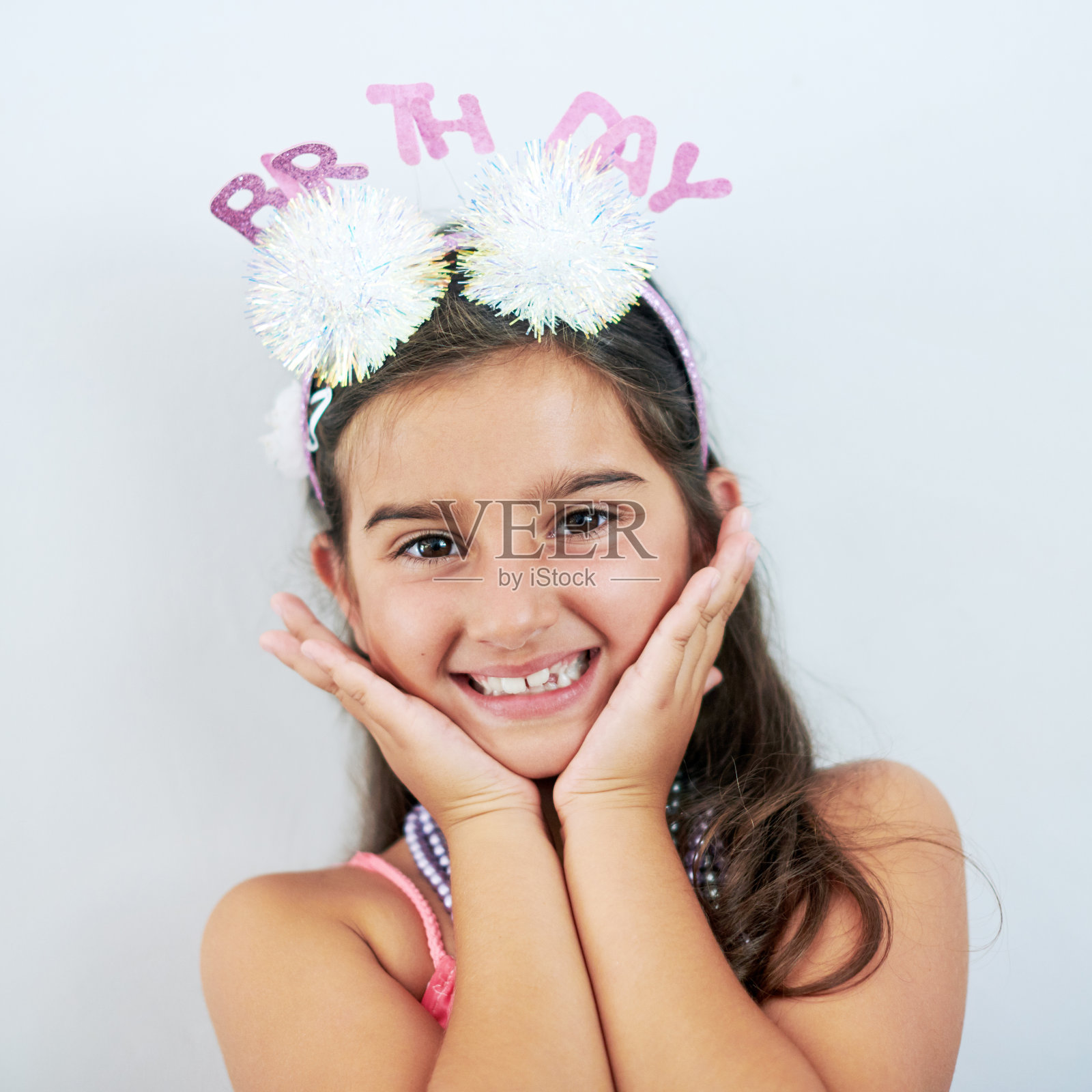 可爱的小女孩庆祝生日的照片照片摄影图片