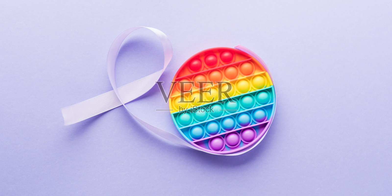 Pop It指尖玩具,帮助减少自闭症儿童的压力和焦虑照片摄影图片