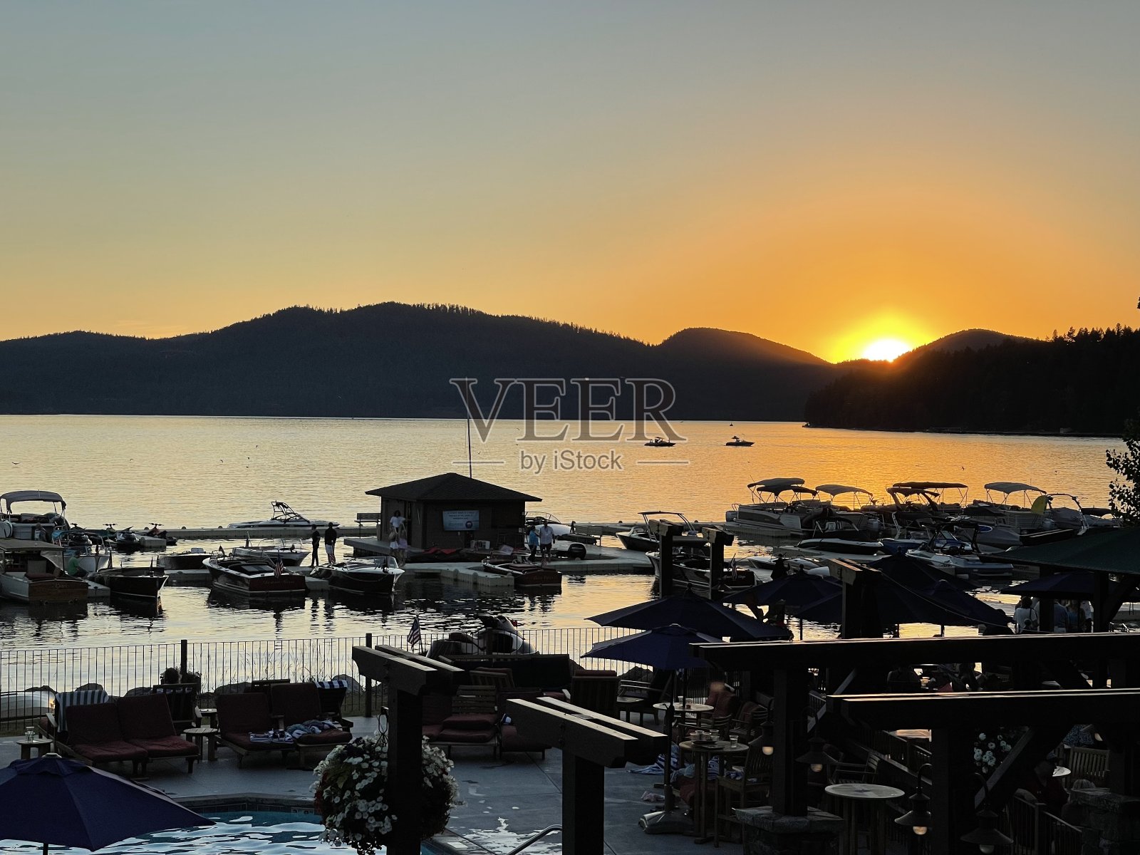 湖边的夕阳照片摄影图片