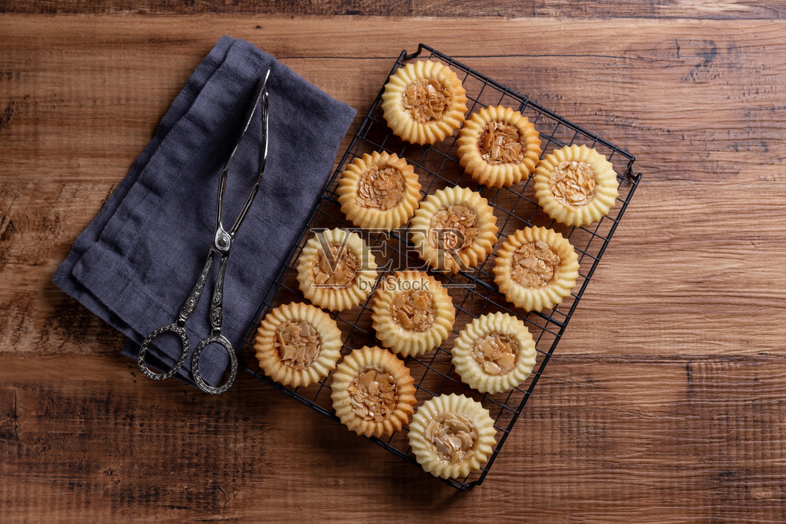 美味的Romias饼干杏仁牛轧糖填充照片摄影图片