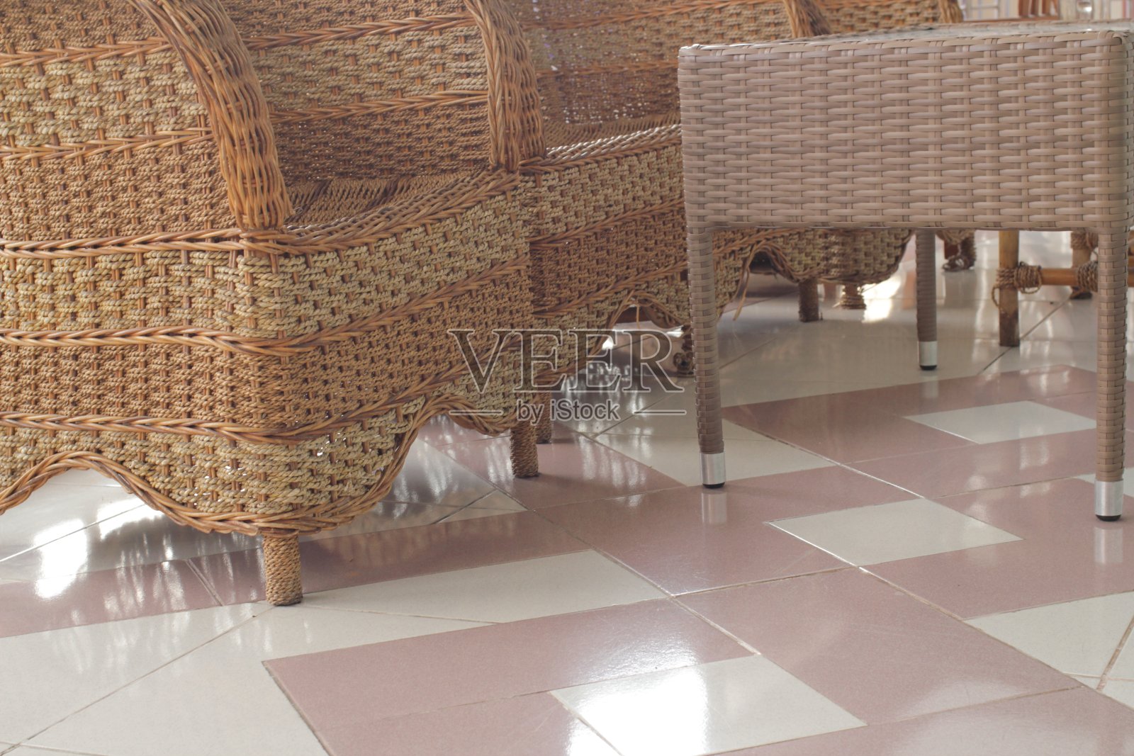 用藤条和竹子制成的传统家具照片摄影图片