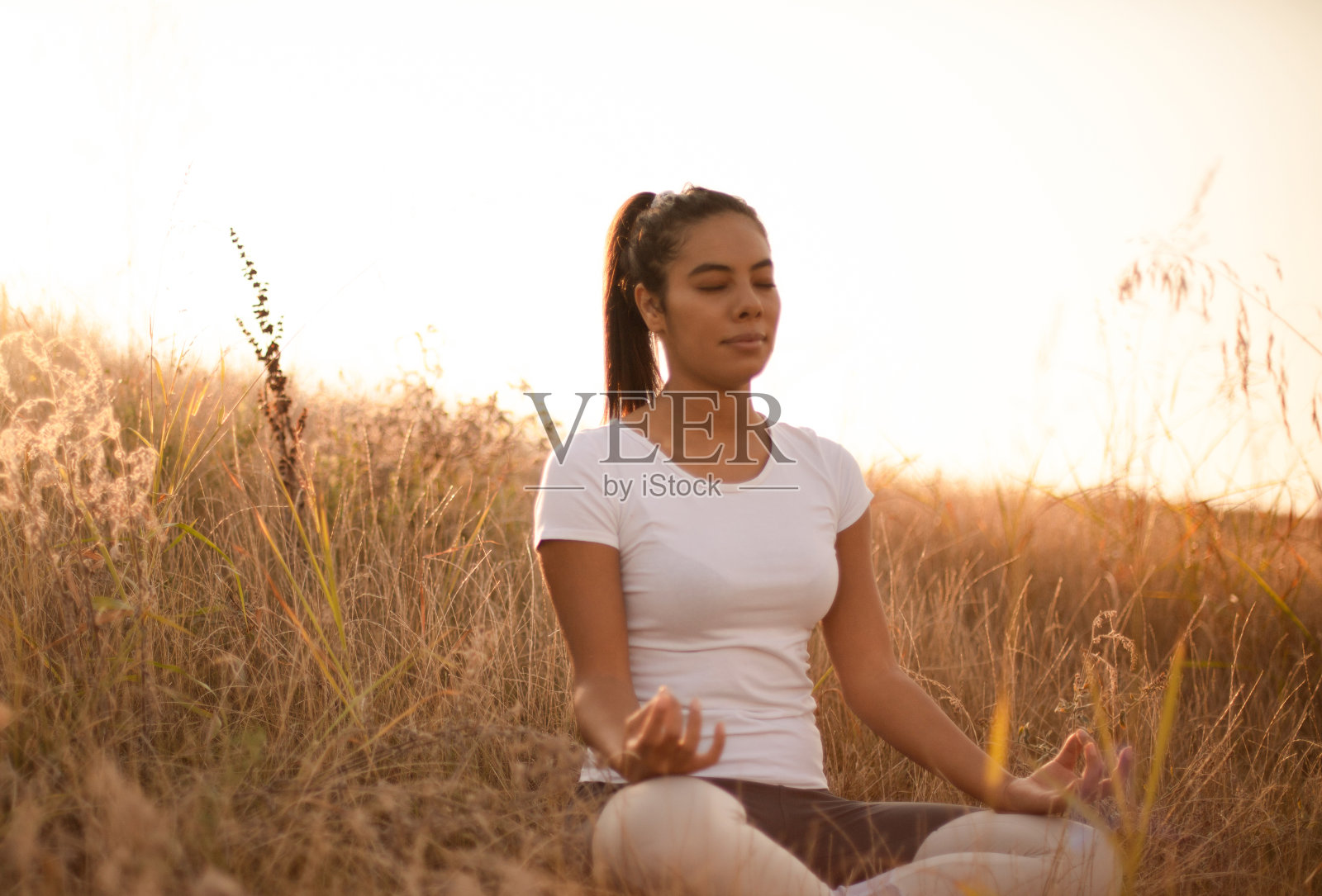 瑜伽的时间。照片摄影图片