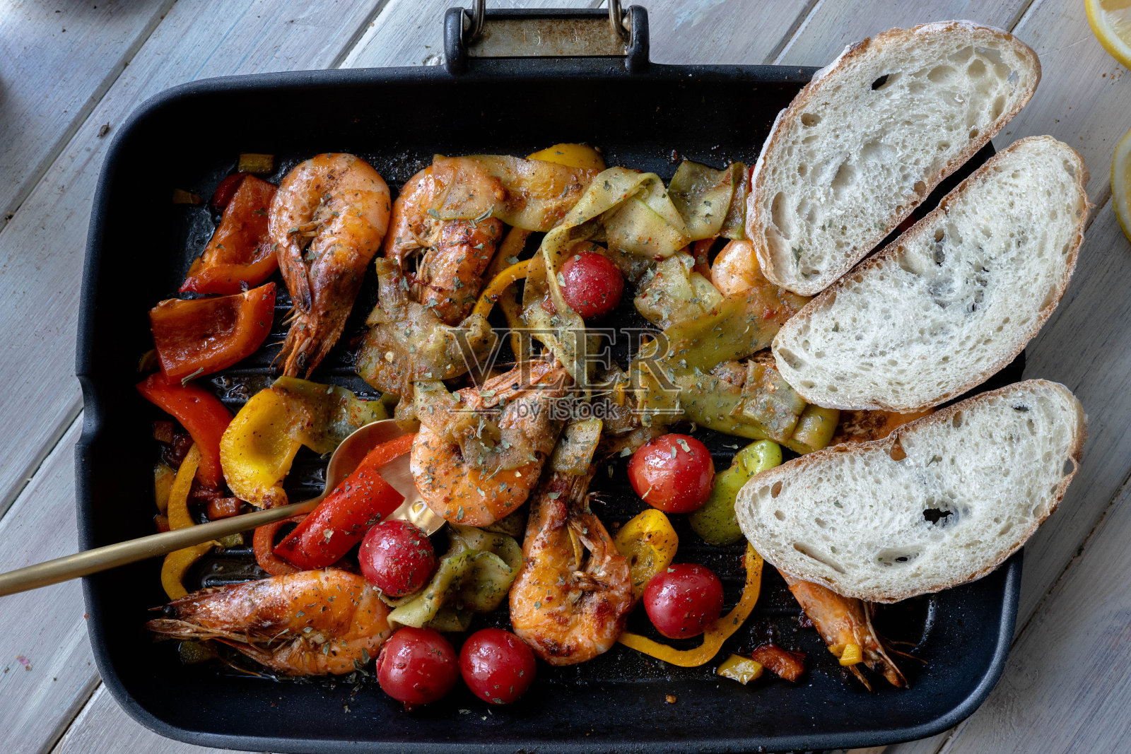 自制美食:酸面包,烤虾照片摄影图片