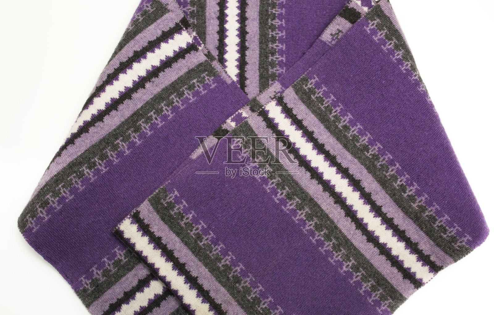 紫色羊毛围巾,白色背景装饰照片摄影图片