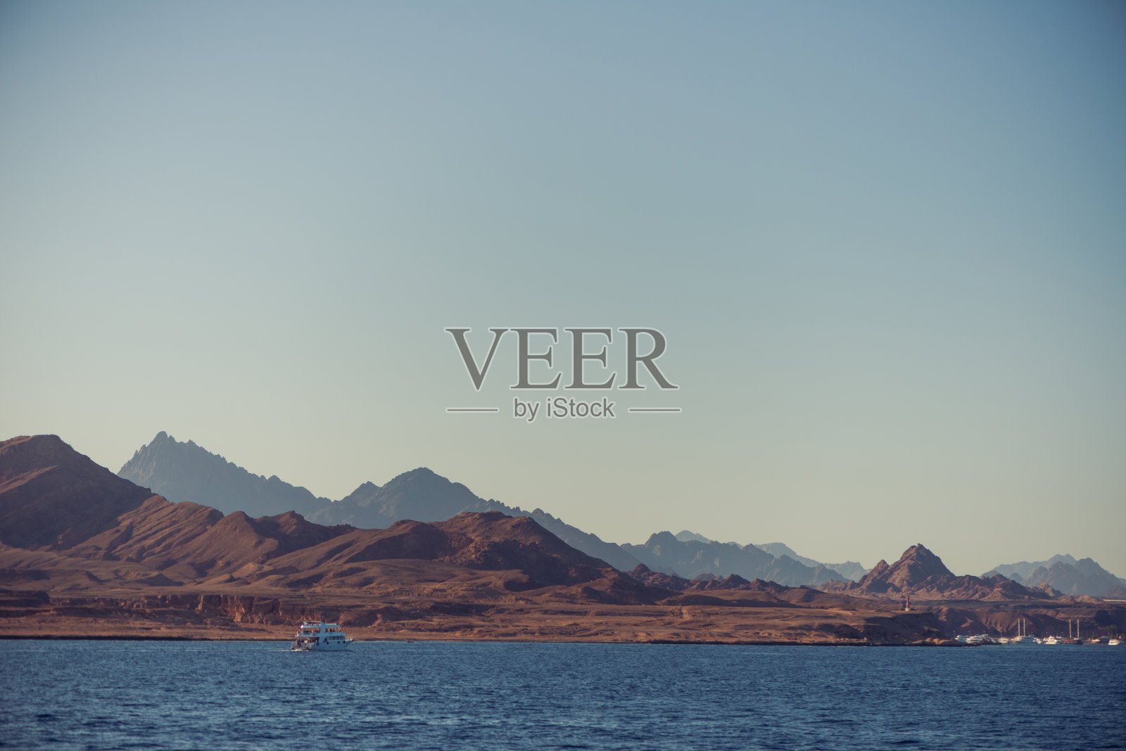 红海海岸线景观照片摄影图片