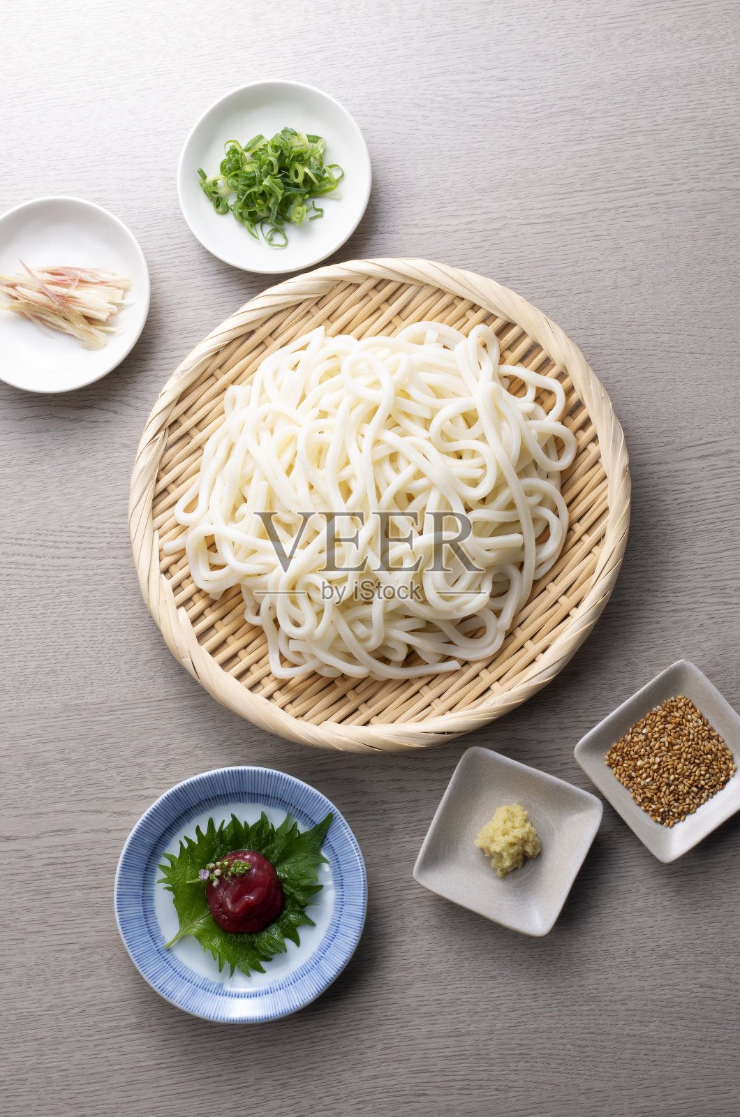 日本夏日美食扎鲁乌冬照片摄影图片