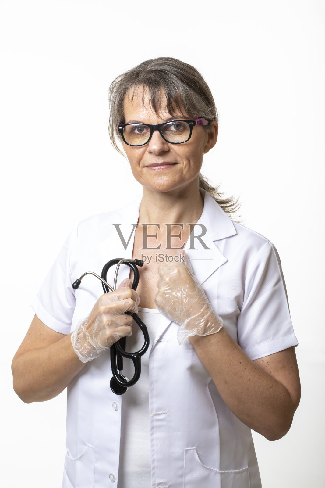 中年女医生肖像照片摄影图片