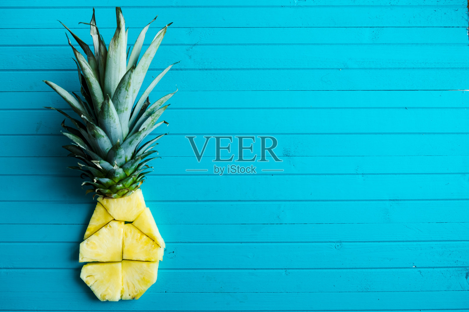 作品在木制背景上的应用。水果夏日横幅,拷贝空间照片摄影图片