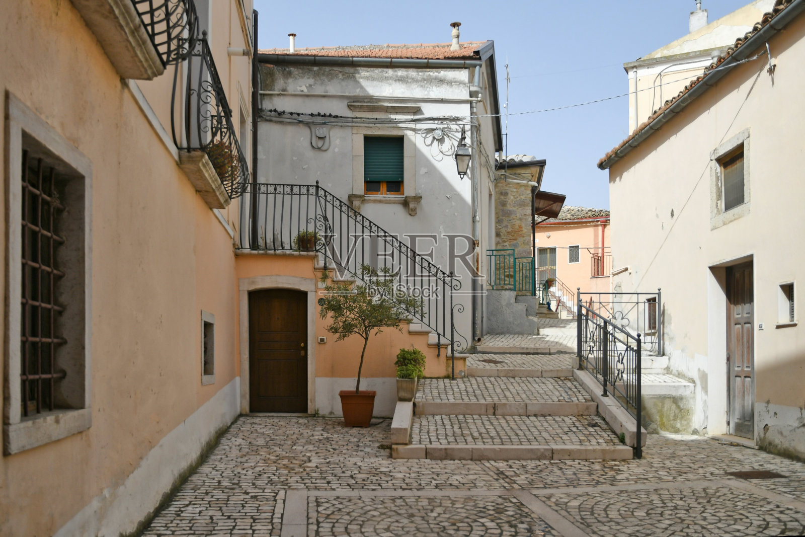 意大利普利亚的坎德拉镇。照片摄影图片