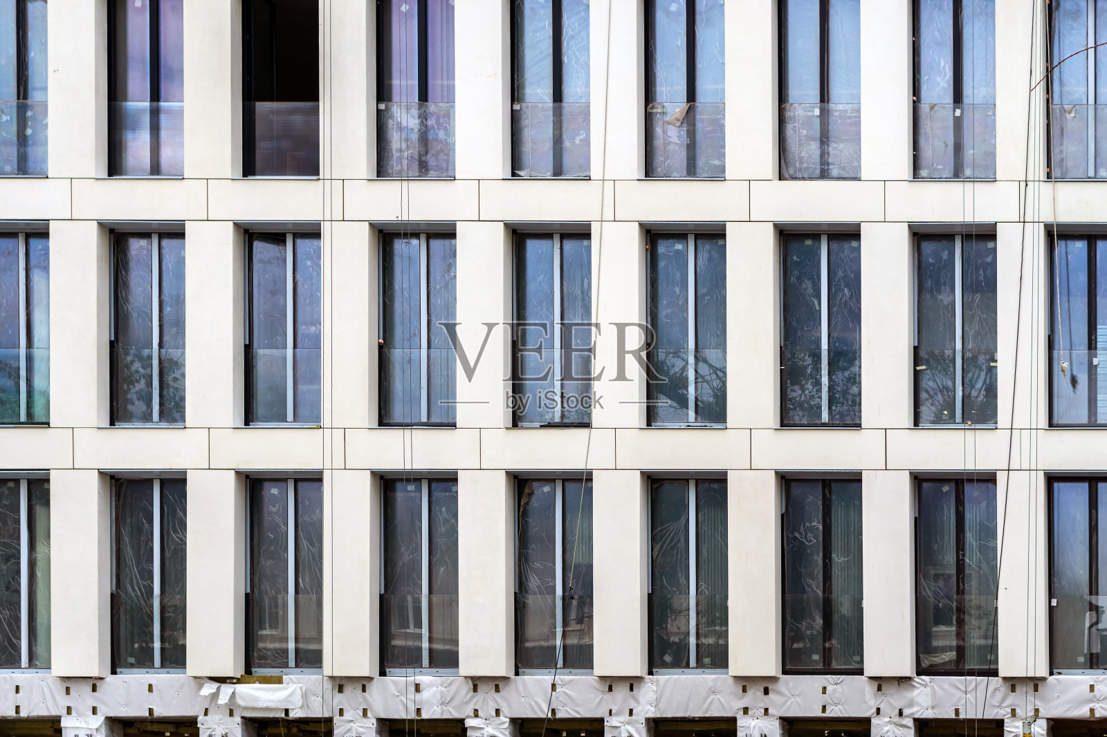 带大窗的在建房屋外墙照片摄影图片