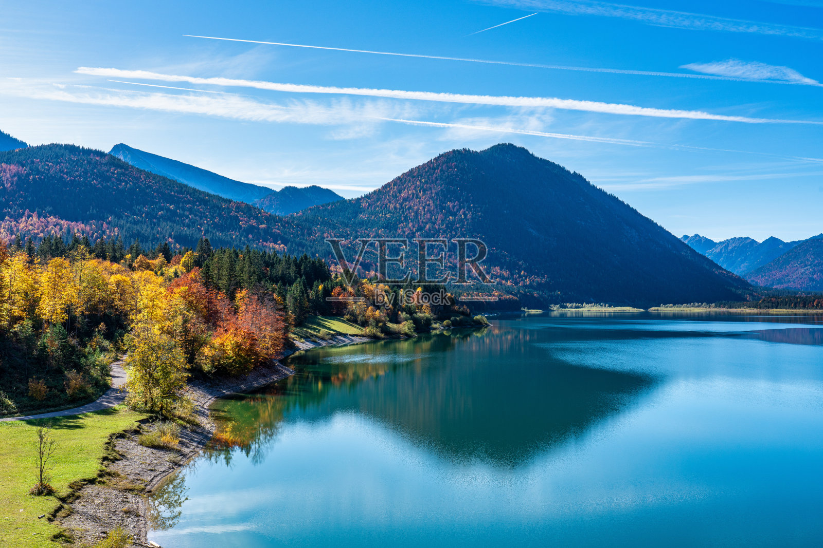 欧洲巴伐利亚州的坏托尔兹的秋季Sylvenstein水库照片摄影图片