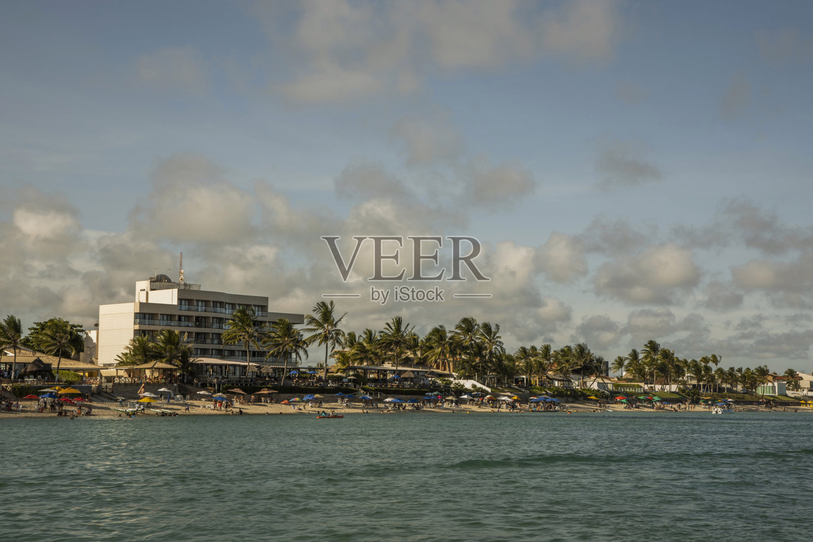 美丽的日落在巴拉圣米格尔,阿拉戈斯,巴西。照片摄影图片