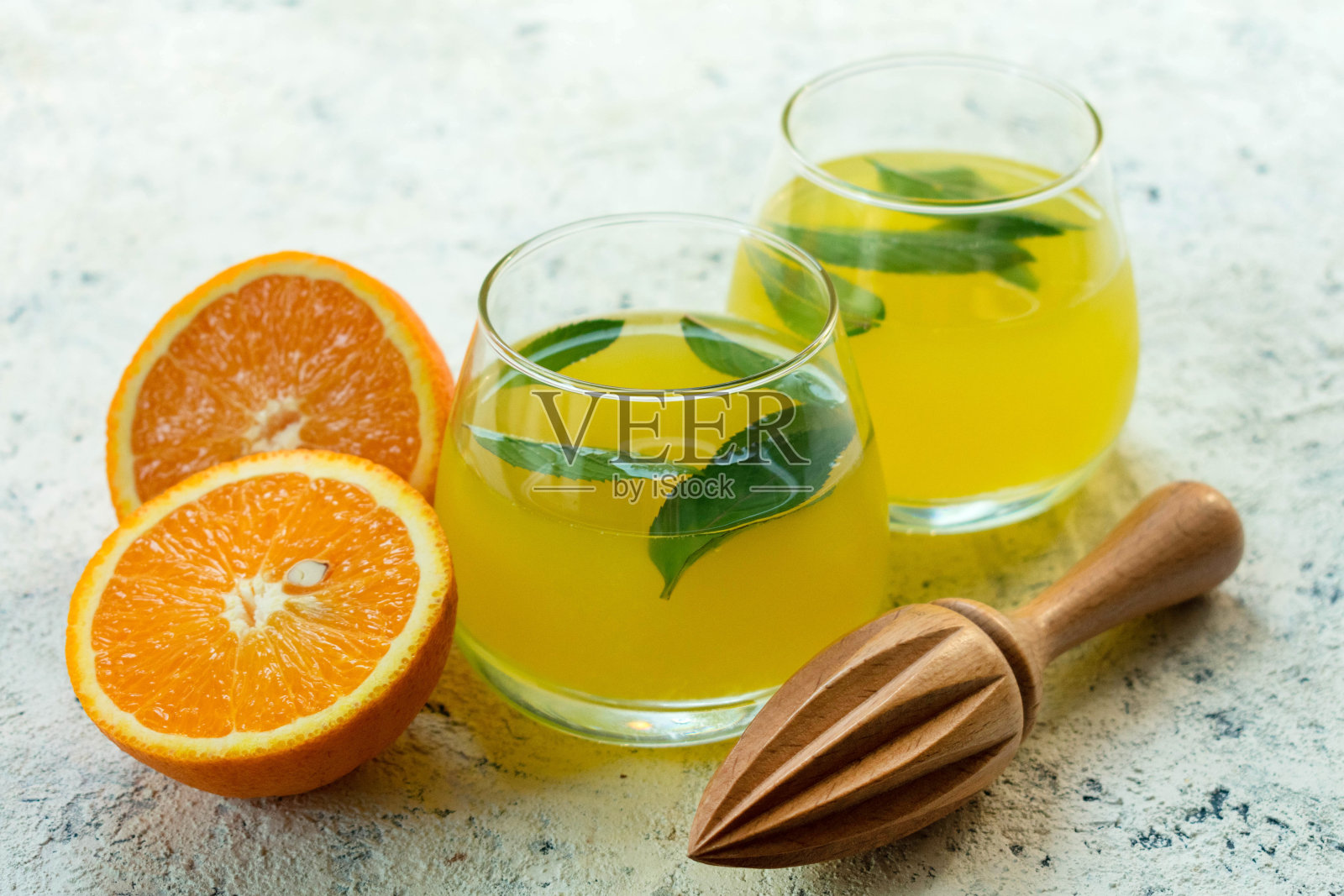 橙汁,薄荷,vtakane,白色背景。照片摄影图片