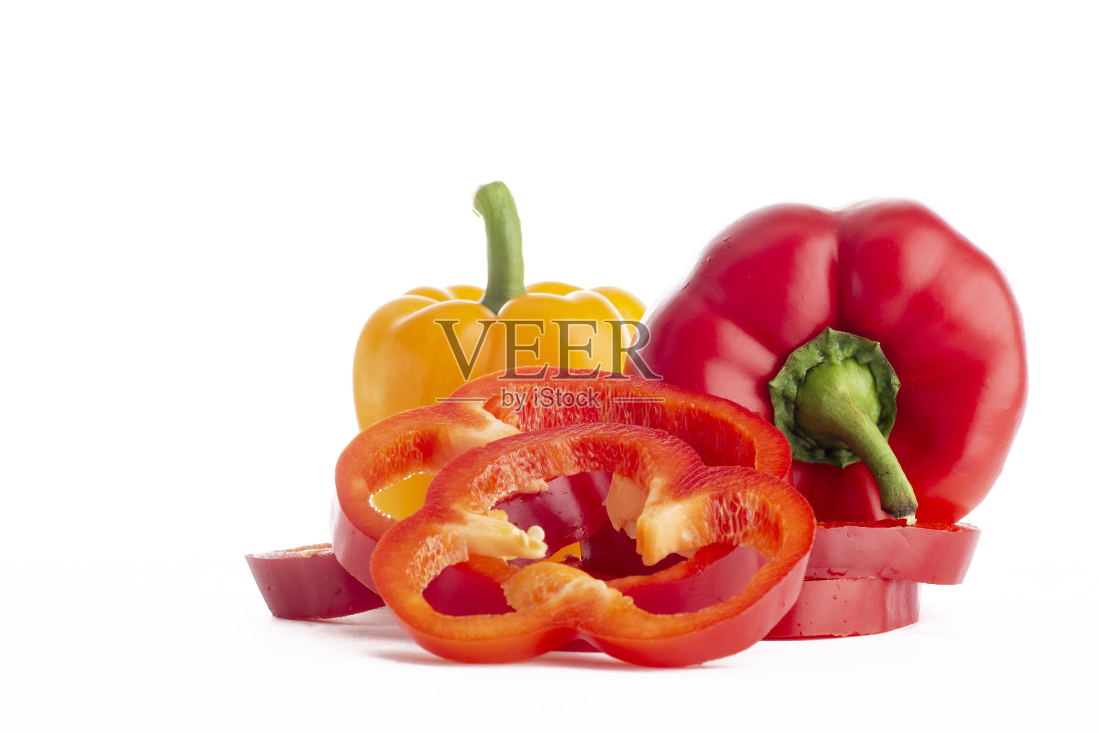 切碎的甜椒,背景白照片摄影图片